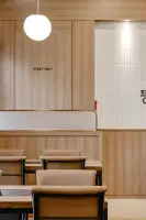 따뜻한 우드톤의 모던 한식당 인테리어